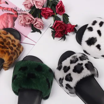 Faux Fur Slides Плоски сандали Луксозен дизайнерски метален декор Пухкави чехли Модни обувки на платформа за жени Кожени чехли 2022 Ново