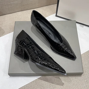 2023 Мода крокодил модел дизайнер реколта рокля обувки дами клинове заострени пръсти V нарязани жена обувки висок ток помпи Секси C99