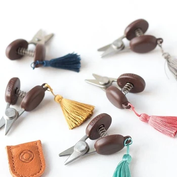 1Pcs мини ножици за дървена дръжка Ножица за бродерия с пискюл Направи си сам Аксесоари за шиене Внос от Япония
